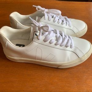 Veja Esplar Leather White Pierre Natural Puxador